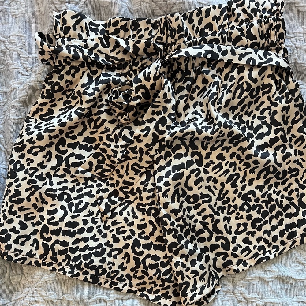 Leopard print Paper bag shorts